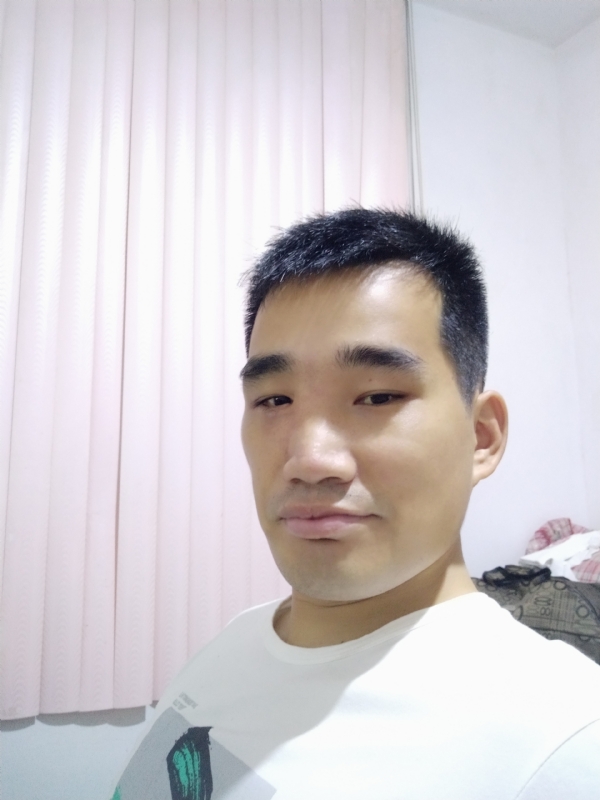大男孩的第一张照片--石狮婚介网