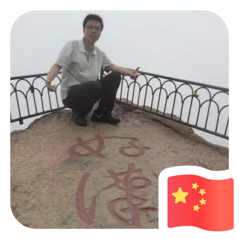 一只小虎牙的第一张照片--石狮婚介网