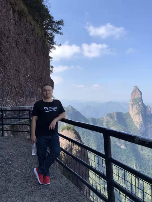 不杵于物的第一张照片--石狮婚介网