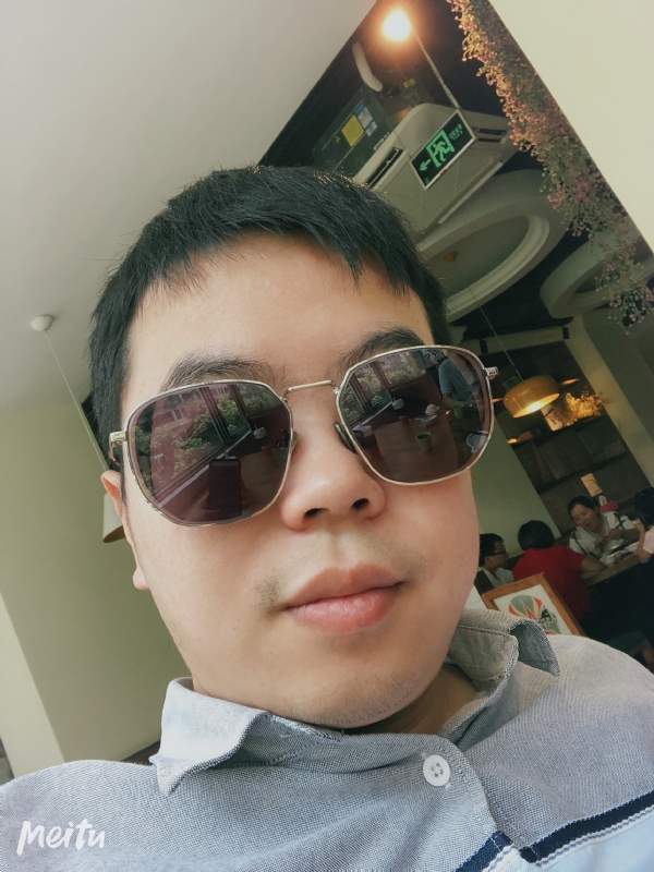 月台等路人的第一张照片--石狮婚介网
