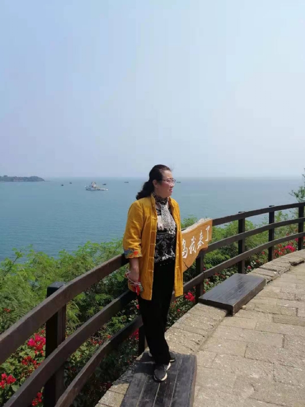 曦若半秋的第一张照片--石狮婚介网