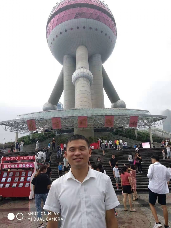 小猫吃老鼠的第一张照片--石狮婚介网