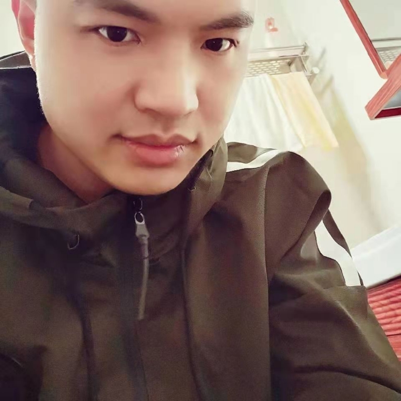 高大上的宅男的第二张照片--石狮婚介网