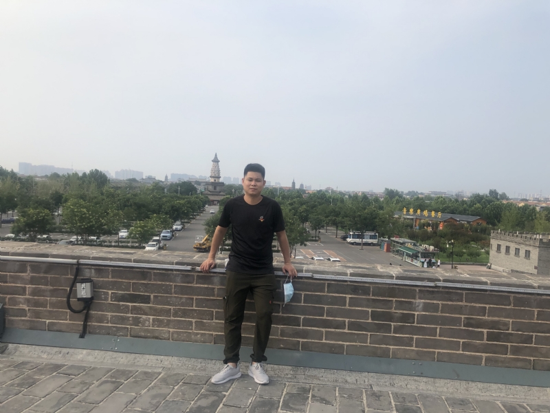 123.向左向右的第一张照片--石狮婚介网