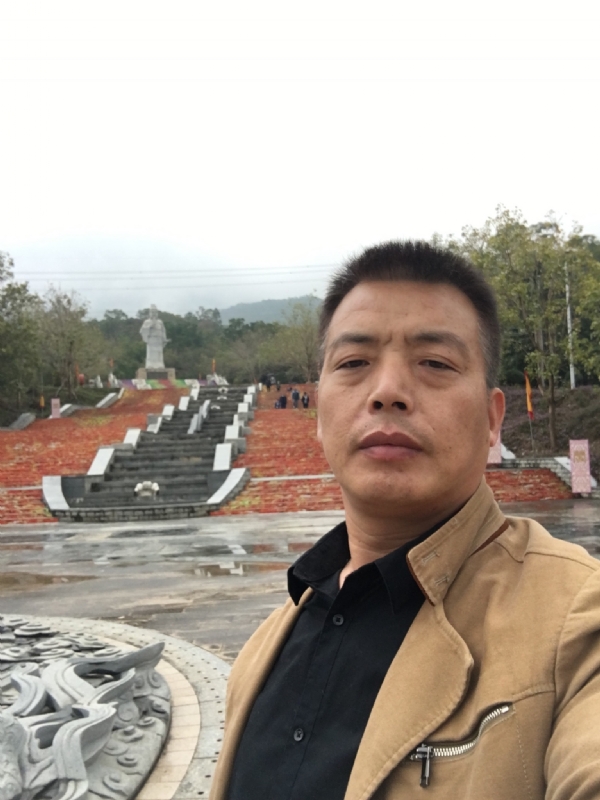 开心的松鼠的第二张照片--石狮婚介网