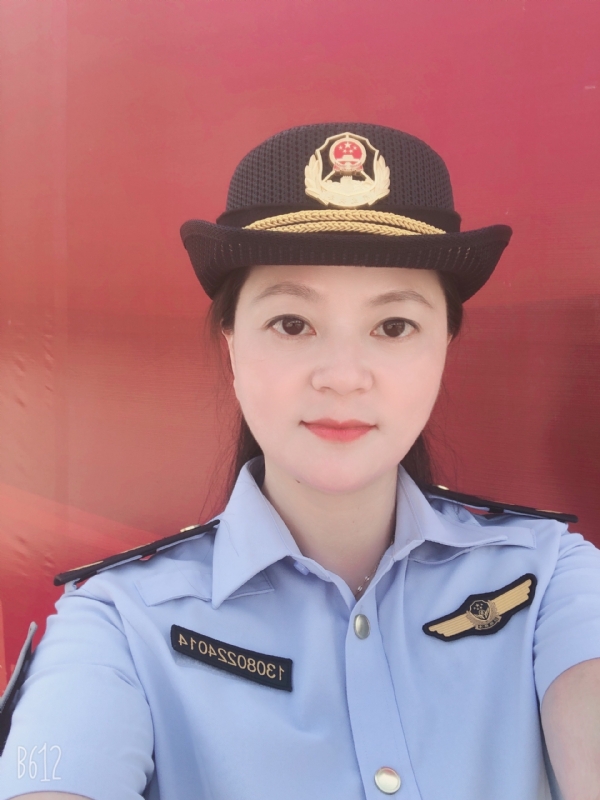 明明的第一张照片--石狮婚介网