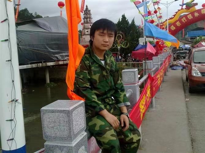 如影随形的第二张照片--石狮婚介网